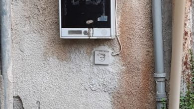 זו תיבת הדואר הישנה שלי. שארית של עבר. נשיכת זיכרון.